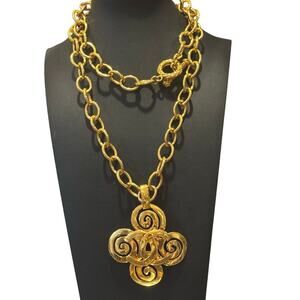 Chanel Vintage CC Swirl Clover Necklace Barbie 95P 24k gold plated Authentic CoA